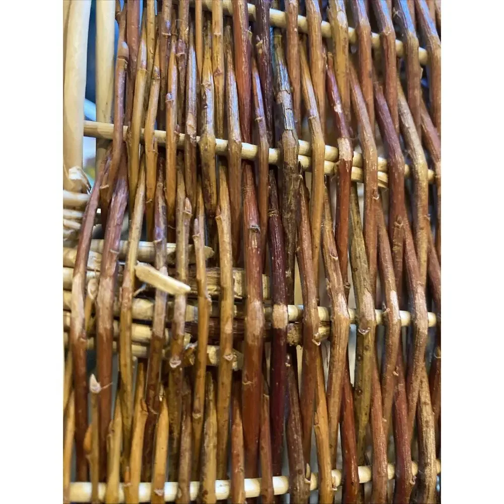 Vintage Wicker Picnic Basket Oval w/ Handle Handwoven Farmhouse Decor 16” X 12.5